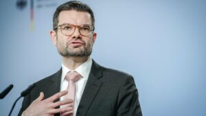 Bürokratie: Buschmann will Bürokratieabbaugesetz Mittwoch ins Kabinett bringen