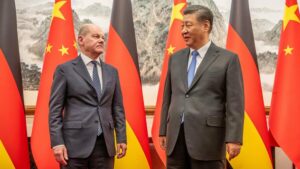 Kanzler in Peking: China-Reise: Als Scholz Frieden wollte und Äpfel bekam