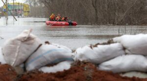 Überschwemmung: Flut im russischen Gebiet Orenburg überschreitet Scheitel