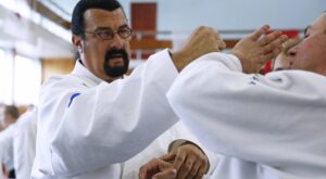 Durch Action-Ikone Steven Seagal: So brach sich Sean Connery für seine Rolle als Bond das Handgelenk