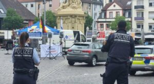 Gewalttat: Messerangriff auf Wahlstand in Mannheim – Angreifer niedergeschossen