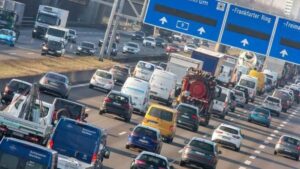 Infrastruktur: Autobahnen droht Kürzung – Verbände warnen vor Verkehrskollaps