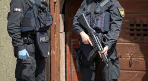 Rechtsextremismus: Razzia rund um mutmaßliche „Reichsbürger“-Terrorgruppe von Prinz Reuß