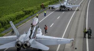 Sicherheit: Schweizer Kampfjets landen auf Autobahn– „müssen vorbereitet sein“